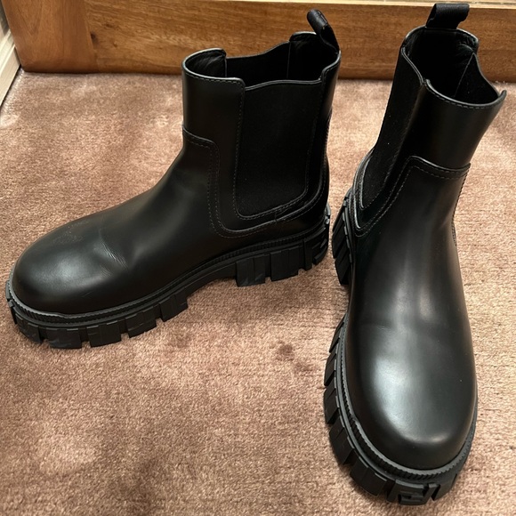 FENDI Force Black Leather Chelsea Boots - Picture 7 of 9